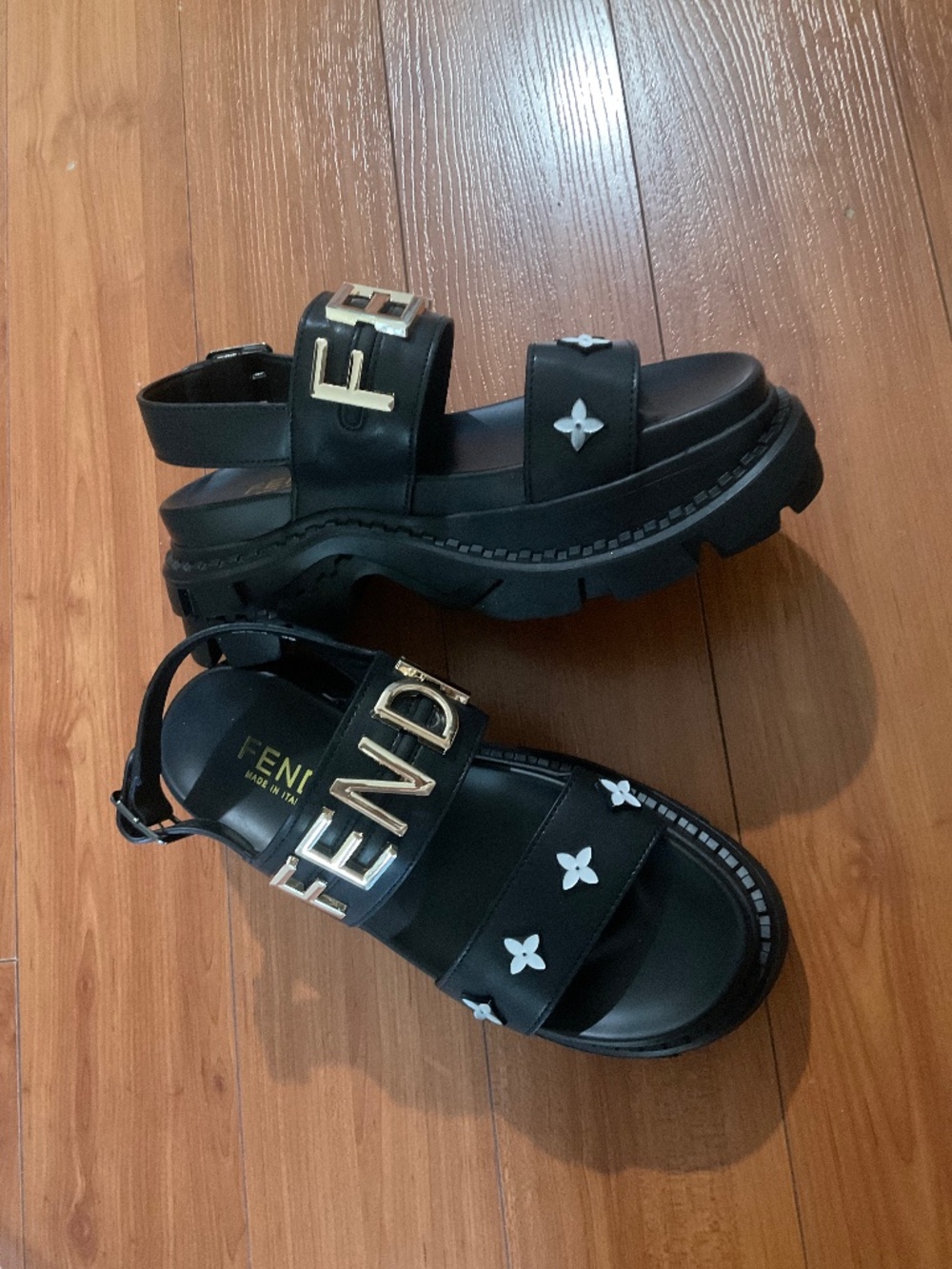 Fendi platform sandals - Picture 3 of 3